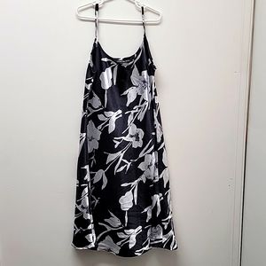 Alexander Del Rossa Nightgown - Size M